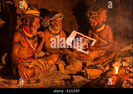 Papua-Neu-Guinea Highands Hela Provinz Tari Region Sabla Stamm Kobe Tumbiali Dorf Mundeya Kepanga zeigte Bilder von Stockfoto