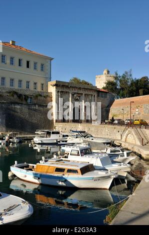 Kroatien Dalmatien dalmatinische Küste Zadar Landtor gekrönt mit venezianischen Löwen Stockfoto