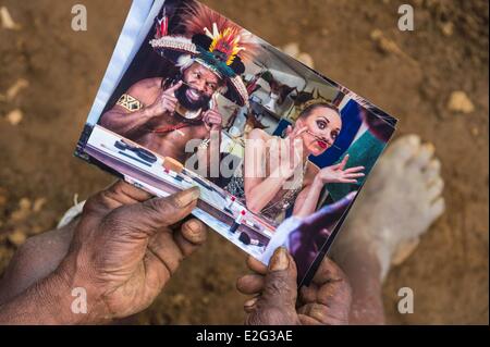 Papua-Neu-Guinea Highands Hela Provinz Tari Region Sabla Stamm Kobe Tumbiali Dorf mit Bild von Lido Tänzer in Papua Stockfoto