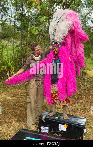 Papua-Neu-Guinea Highands Hela Provinz Tari Region Sabla Stamm Kobe Tumbiali Dorf Julie Bruyere Zara Deane und Alexandra Stockfoto