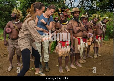 Papua-Neu-Guinea Highands Hela Provinz Tari Region Sabla Stamm Kobe Tumbiali Dorf Julie Bruyere und Alexandra Frouin Lido Stockfoto