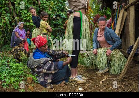 Papua-Neu-Guinea Highands Hela Provinz Tari Region Sabla Stamm Kobe Tumbiali Dorf Alexandra Frouin und Zara Deane Lido Stockfoto