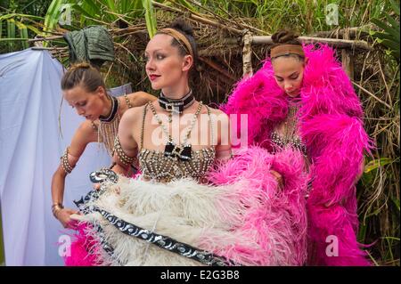 Papua-Neu-Guinea Highands Hela Provinz Tari Region Sabla Stamm Kobe Tumbiali Dorf Julie Bruyere Zara Deane und Alexandra Stockfoto