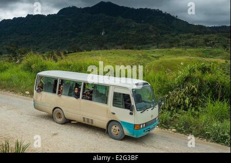 Papua New Guinea Highlands Hela Provinz Bus in Landschaft von Tari nach Hagen Stockfoto