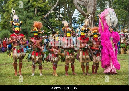 Papua-Neu-Guinea Highands Western Higlands Provinz Mount Hagen Sabla Stamm Julie Bruyere Alexandra Frouin und Zara Deane Stockfoto