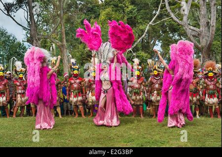 Papua-Neu-Guinea Highands Western Higlands Provinz Mount Hagen Sabla Stamm Julie Bruyere Alexandra Frouin und Zara Deane Stockfoto