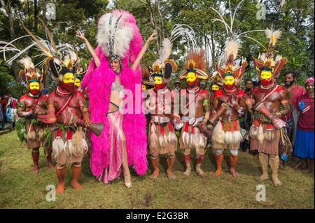 Papua-Neu-Guinea Highands Western Higlands Provinz Mount Hagen Sabla Stamm Julie Bruyere Alexandra Frouin und Zara Deane Stockfoto