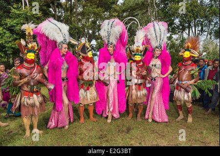 Papua-Neu-Guinea Highands Western Higlands Provinz Mount Hagen Sabla Stamm Julie Bruyere Alexandra Frouin und Zara Deane Stockfoto