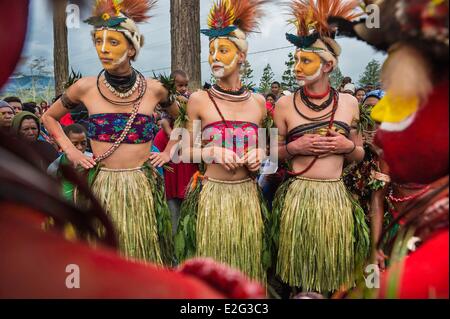 Papua-Neu-Guinea Highands Western Higlands Provinz Mount Hagen Sabla Stamm Julie Bruyere Alexandra Frouin und Zara Deane Stockfoto