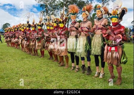 Papua-Neu-Guinea Highands Western Higlands Provinz Mount Hagen Sabla Stamm Julie Bruyere Alexandra Deane Frouin und Zara in Stockfoto