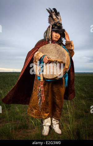 Porträt des mongolischen Schamanen, Khuduu aral, Khentii Provinz, Mongolei Stockfoto