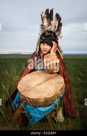 Porträt des mongolischen Schamanen, Khuduu aral, Khentii Provinz, Mongolei Stockfoto