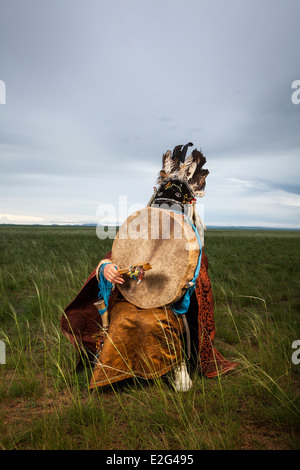 Porträt des mongolischen Schamanen, Khuduu aral, Khentii Provinz, Mongolei Stockfoto