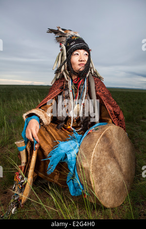 Porträt des mongolischen Schamanen, Khuduu aral, Khentii Provinz, Mongolei Stockfoto