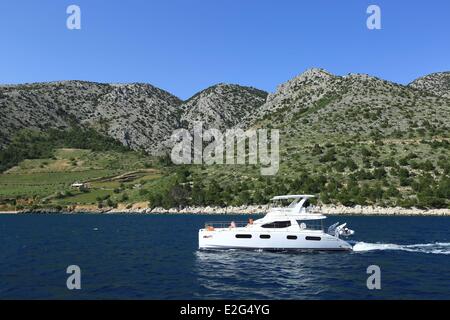 Kroatien Dalmatien dalmatinische Küste der Insel Brac südlich von Murvica Segeln Stockfoto