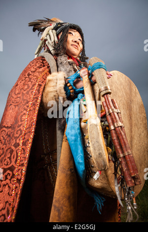 Porträt des mongolischen Schamanen, Khuduu aral, Khentii Provinz, Mongolei Stockfoto