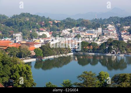 Sri Lanka zentrale Provinz Kandy Distrikt Kandy Blick über Kandy See und Stadt Zentrum Stockfoto