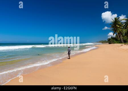 Sri Lanka Südprovinz Galle District Fischer am Strand von Kosgoda Stockfoto