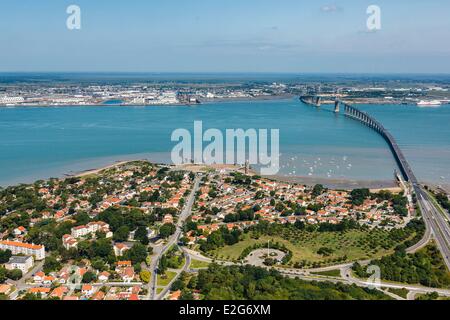 Frankreich Loire Atlantique Saint Brevin Les Pins Mindin und Saint-Nazaire-Brücke über die Loire-Mündung (Luftbild) Stockfoto