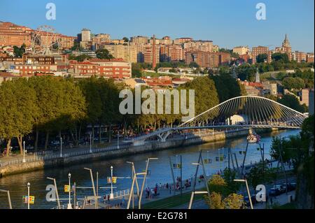 Spanien baskische Land Region Vizcaya Provinz Bilbao Zubizuri Brücke (weiße Brücke) oder Campo Volantin Steg durch Stockfoto