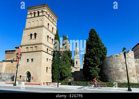 Spanien Aragon Zaragoza Zuda Turm (Torreón De La Zuda) und die römischen Mauern Stockfoto