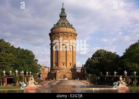 Deutschland Baden-Württemberg Mannheim Wasserturm und Fontain auf Friedrich Platz (Friedrichsplatz Mit Wasserturm) Stockfoto