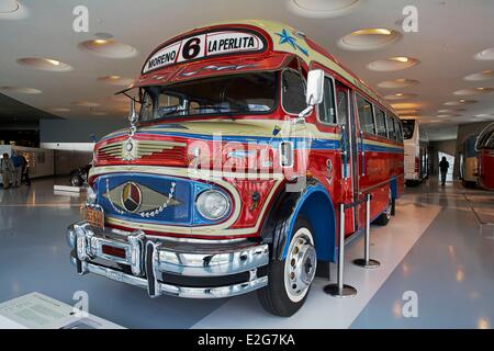 Deutschland Baden Württemberg Stuttgart Mercedes-Benz Museum Galerie der Reisenden Mercedes Benz LO 1112 Bus aus dem Jahr 1969 Stockfoto