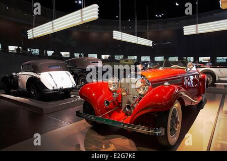 Deutschland Baden-Württemberg Stuttgart Mercedes Benz Museum Tageszeit ändern, Diesel und Kompressor Mercedes Benz 500K Spezial Stockfoto