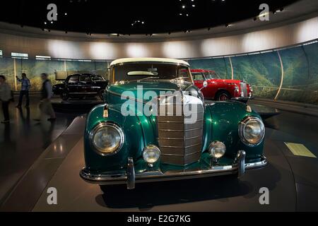Deutschland Baden-Württemberg Stuttgart Mercedes Benz Museum Post Krieg Wunder Form und Vielfalt Mercedes Benz 300 s Cabriolet aus Stockfoto
