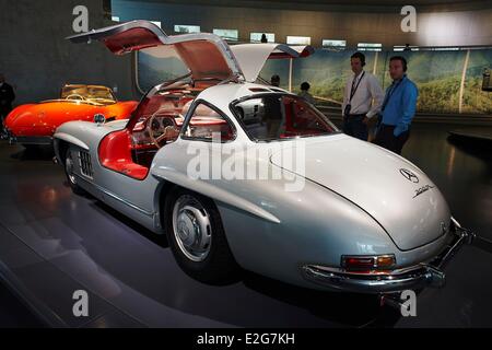 Deutschland Baden-Württemberg Stuttgart Mercedes Benz Museum Post Krieg Wunder Form und Vielfalt Mercedes-Benz 300 SL Stockfoto