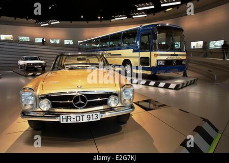 Deutschland Baden-Württemberg Stuttgart Mercedes Benz Museum visionäre Sicherheit und Umwelt-Ercedes-Benz 230 SL von 1966 Stockfoto