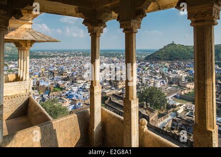 Indien Rajasthan State Bundi aus dem 16. Jahrhundert Bundi Palast oder Garh Palast mit Blick auf die Stadt Stockfoto