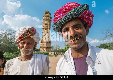 Wallburg Indien Rajasthan Zustand von Rajasthan, die als Weltkulturerbe der UNESCO Chittorgarh indische Touristen und den Sieg Stockfoto
