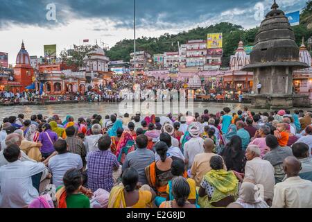 Indien Uttarakhand Zustand Haridwar, einer der neun heiligen Städte Hindus an den Ufern des Flusses Ganga Ganga Aarti Zeremonie Stockfoto