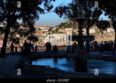 Portugal Lissabon Stadtansicht vom Mirador de São Pedro de Alcantara Stockfoto