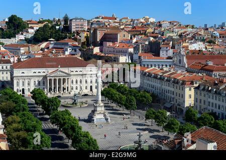 Portugal Lissabon Baixa Pombal Bezirk am Nationaltheater (Teatro Nacional Dona Maria II) steht hinter dem Denkmal zum Dom Stockfoto