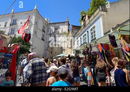 Portugal Lissabon Alfama Viertel Campo de Santa Clara Flohmarkt Feira da Ladra (Dieb Messe) Stockfoto