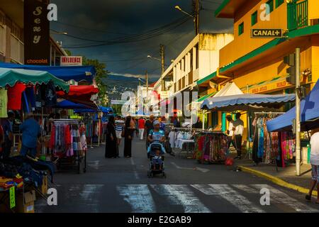 Frankreich-Ile De La Réunion (französische Übersee-Departement) St. Louis downtown urban Szene fair Einkaufen in der Innenstadt Stockfoto