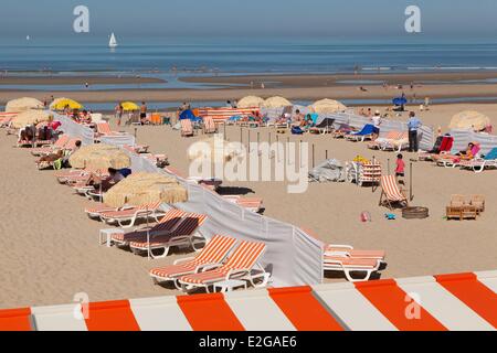 Belgien-West Flandern De Haan Strand Hütten, Liegestühle ...