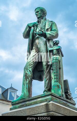 Frankreich Loiret Chatillon Coligny Statue von Antoine César Becquerel Französisch Physiciean geboren in Chatillon Coligny (1788 1878) Stockfoto