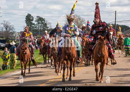 Vereinigten Staaten Louisiana Churchpoint Courir de-Karneval ist ein Cajun Tradition, die jedes Jahr während Karneval in diesem französischen Sprachraum bunt kostümierte stattfindet, und Kapuzenmänner Haus zu Haus zu gehen, zu Fuß oder zu Pferd betteln um Geld oder Leben von pou Stockfoto