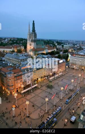 Kroatien Zagreb Jelacic (Jelacica) Platz und Kathedrale Stockfoto