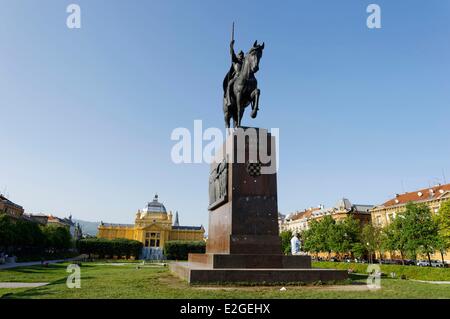 Kroatien Zagreb Tomislav-Platz (Tomislavov Trg) König Tomislav Statue vor Kunst-pavillon Stockfoto