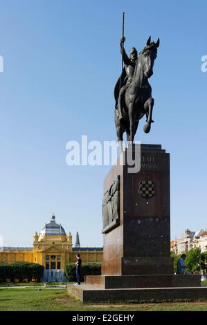 Kroatien Zagreb Tomislav-Platz (Tomislavov Trg) König Tomislav Statue vor Kunst-pavillon Stockfoto