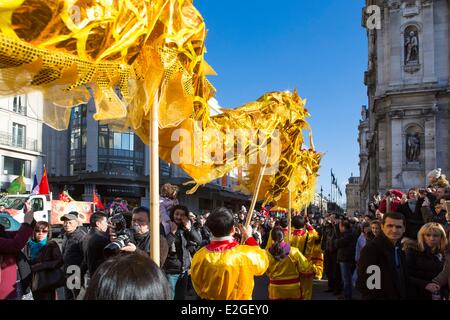 Frankreich Paris Dragoner des chinesischen Neujahrs Parade am Place de l ' Hotel de Ville Stockfoto