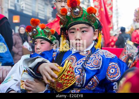 Frankreich Paris Kinder Zeichen der chinesischen Neujahrsparade Stockfoto