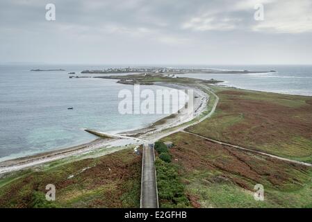 Sicht-wichtigsten Leuchtturm der Insel Frankreich Finistere Ile de Sein Stockfoto