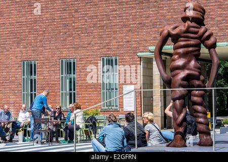 Niederlande Südholland Rotterdamer Boijmans Van Beuningen Museum ist Heimat von rund 140000 Stück der alten Kunst zeitgenössische und dekorative Kunst in einem Gebäudeentwurf Architekten Van der Steur und eingeweiht im Jahre 1935 mit Cafeteria Skulptur Thomas Schutte Stockfoto