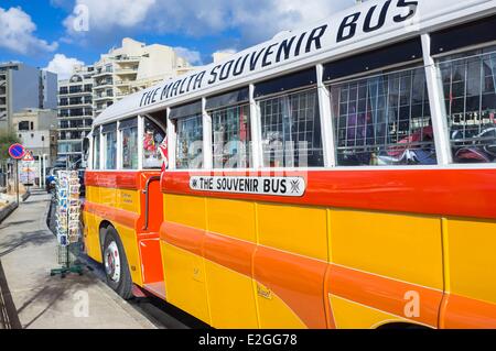 Malta Sliema, einer der letzten britischen bus Stockfoto