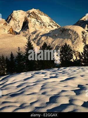 Frankreich Savoie Parc National De La Vanoise (Nationalpark Vanoise) Tal der Tarentaise Sonnenuntergang am Grande Casse (3 855m) höchster Punkt des Massif De La Vanoise auf Winter Stockfoto